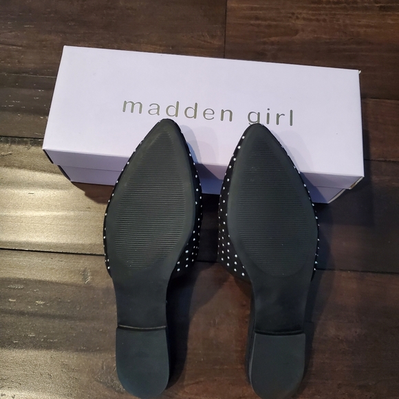 Madden Girl Slip On Flats Black With Small Studs Size 10 - Picture 5 of 6